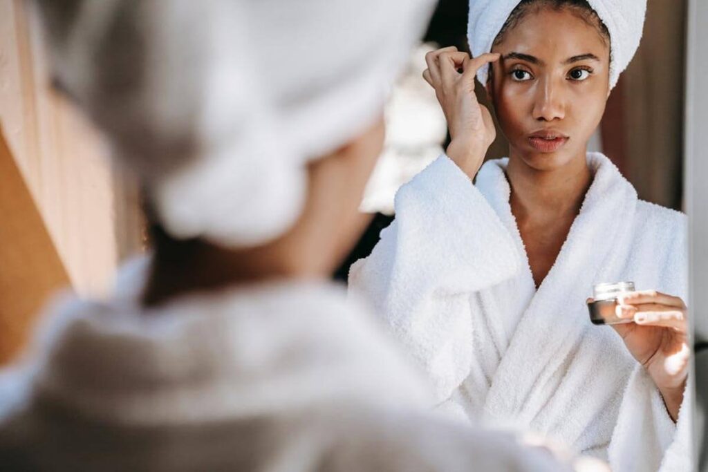 6 Amazing Tips To Take Care Of Your Face While Aging Gracefully